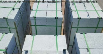 武汉 芝麻白花岗岩5公分地铺石 花岗岩厂家工厂装车日常