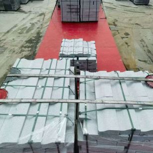 武汉 芝麻白仿形加直形路沿石出货日常