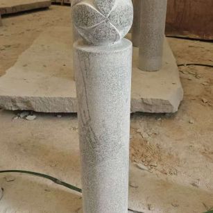 武汉 芝麻白花岗岩石材挡车石柱、停车柱、圆柱挡车柱、方柱挡车柱等