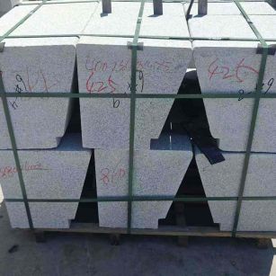 武汉 芝麻白异形坐凳，石凳