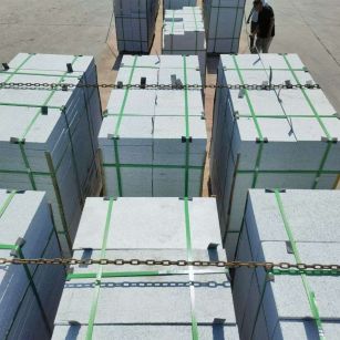 武汉 芝麻白花岗岩5公分地铺石 花岗岩厂家工厂装车日常