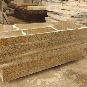 武汉 黄金麻栏杆料半成品加工中