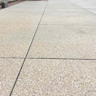 武汉 黄金麻花岗岩石板材荔枝面地面铺装效果