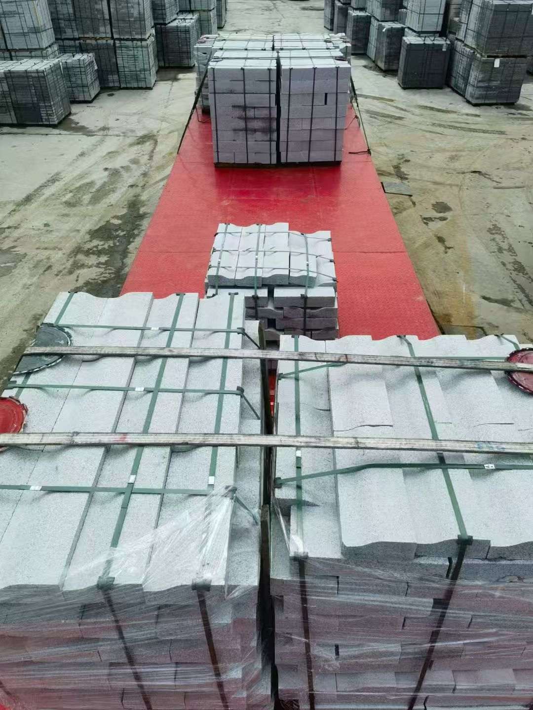 武汉 芝麻白仿形加直形路沿石出货日常