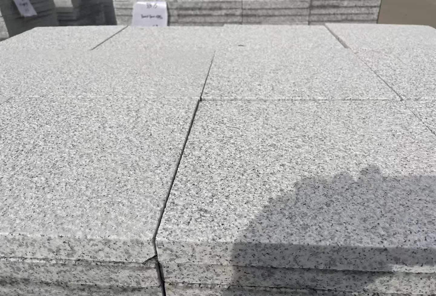 武汉 白麻花岗岩石材推荐 荔枝面地铺石