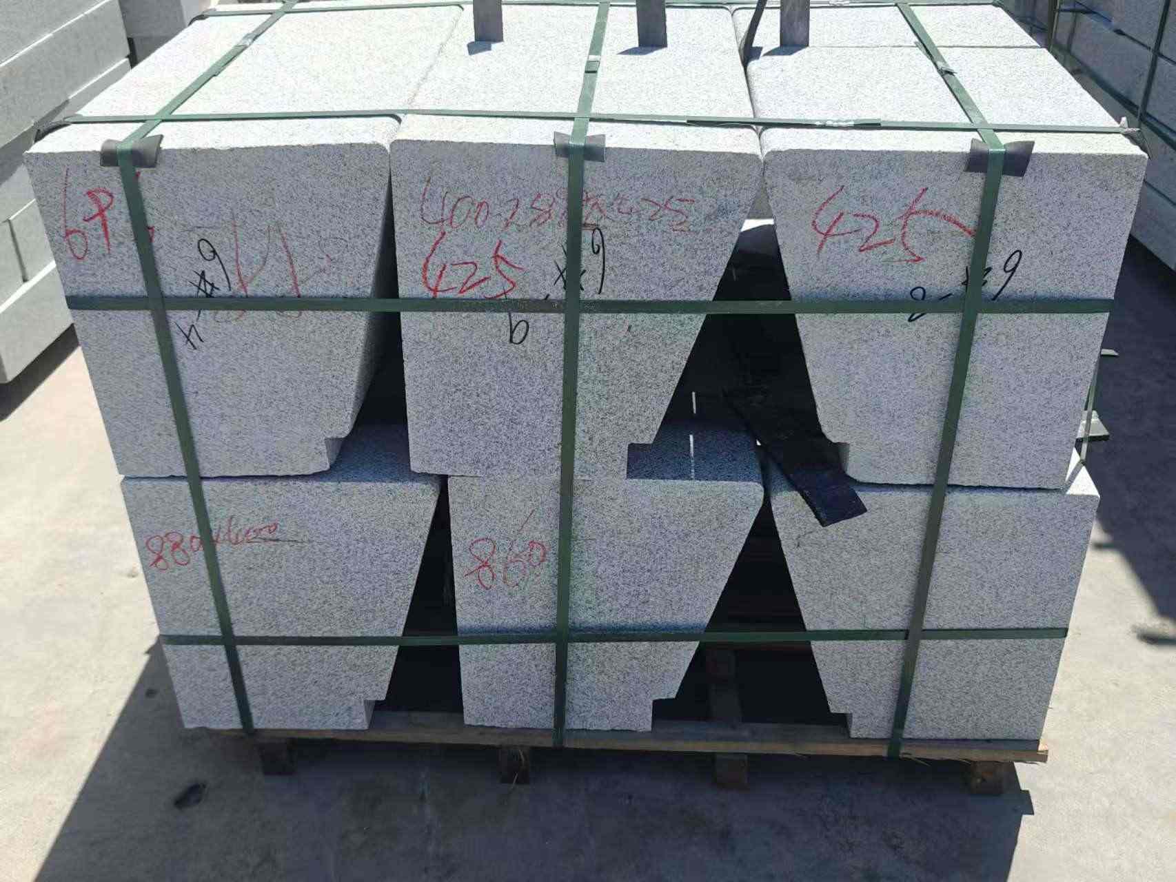 武汉 芝麻白异形坐凳，石凳