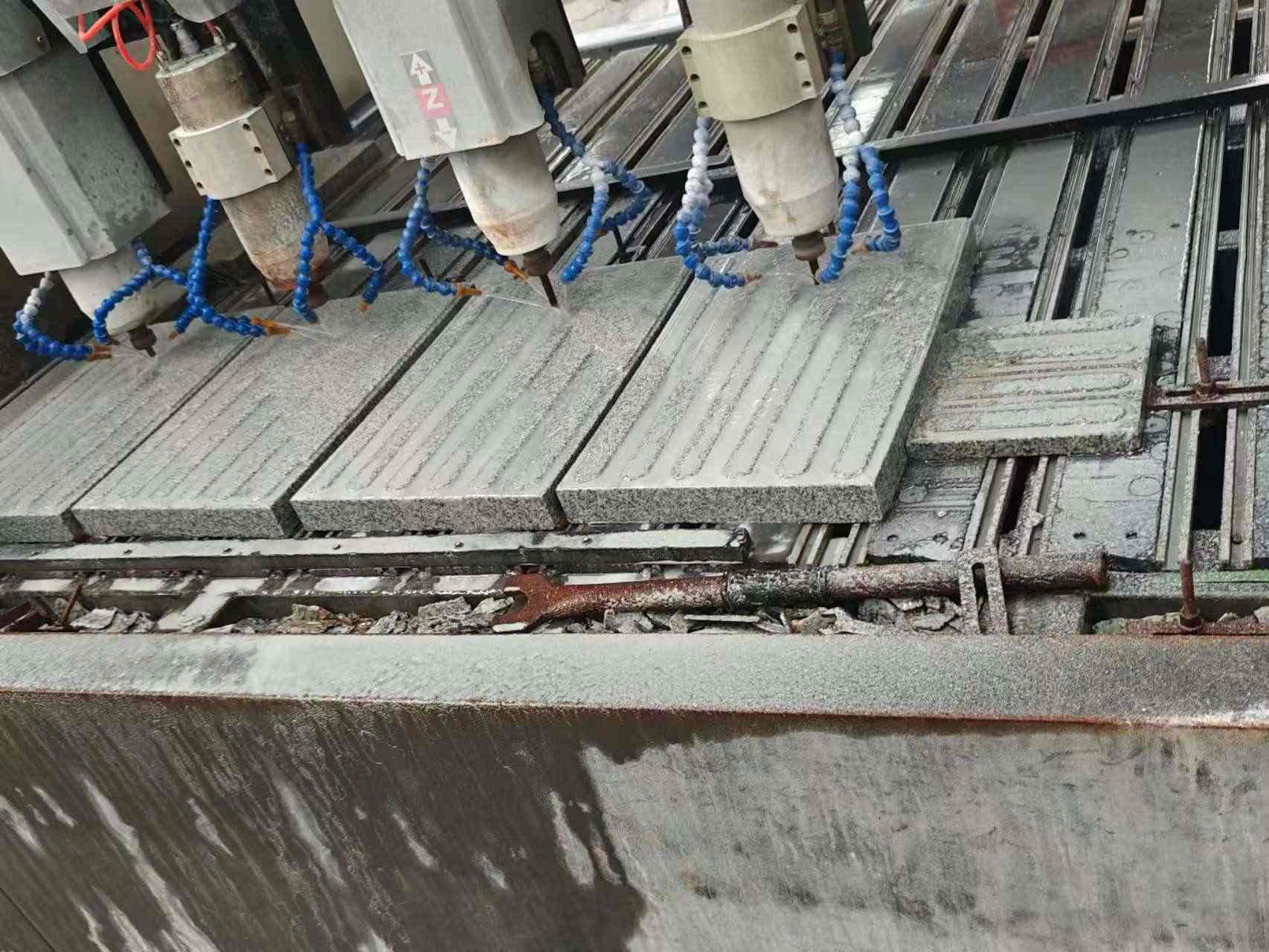 武汉 芝麻白花岗岩荔枝面盲道雕刻