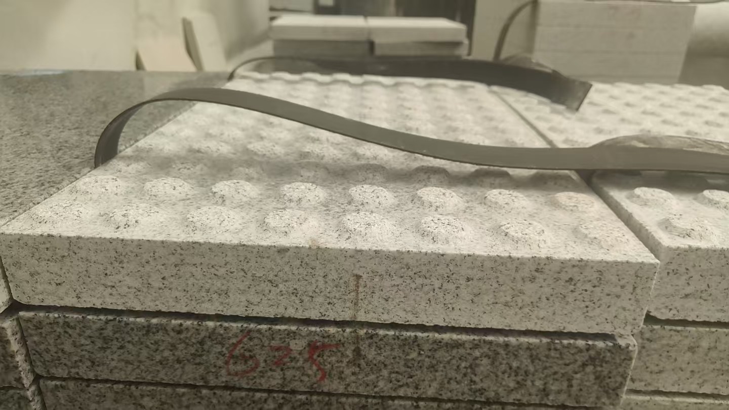 武汉 芝麻白花岗岩6.0公分荔枝面五轴加工雕刻盲点