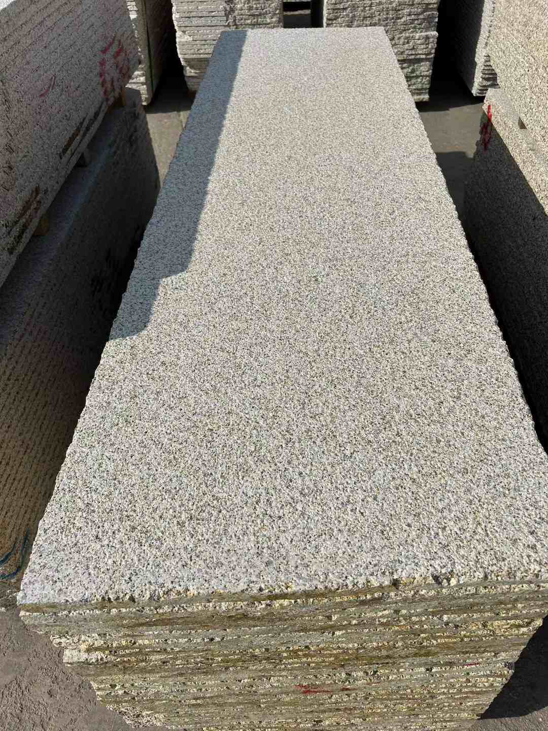 武汉 黄金麻花岗岩荔枝面毛板，半成品