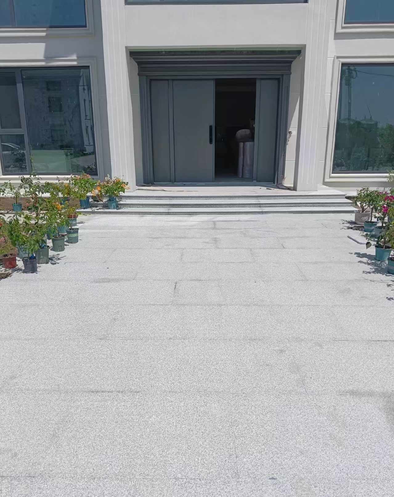 武汉 芝麻白花岗岩地铺石地面铺装