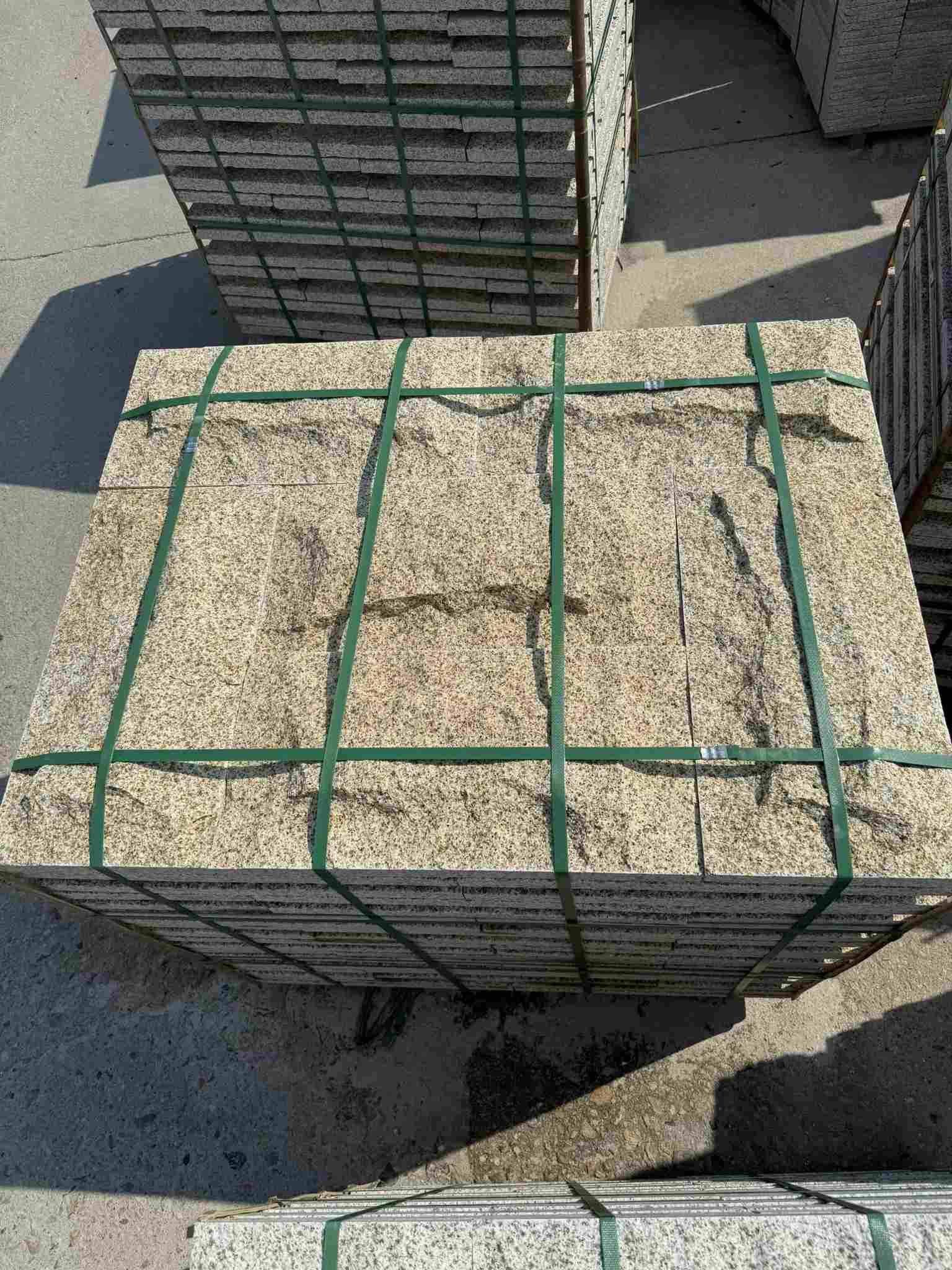 武汉 黄金麻花岗岩石材自然面蘑菇石成品