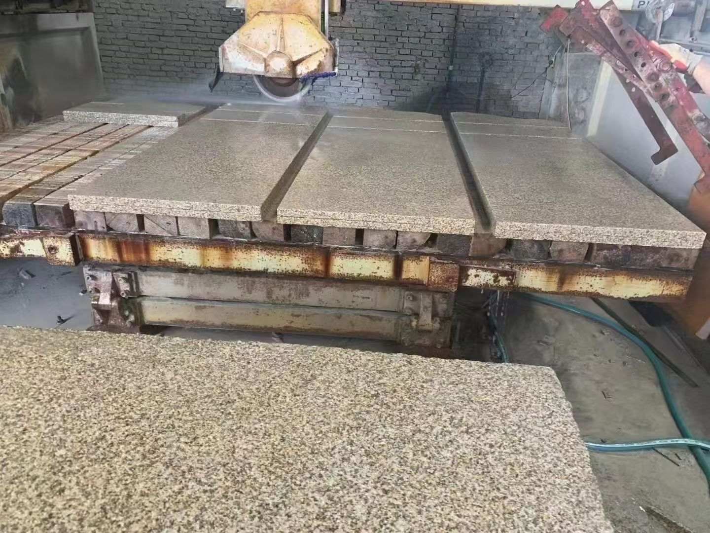 武汉 黄金麻荔枝面成品板加工