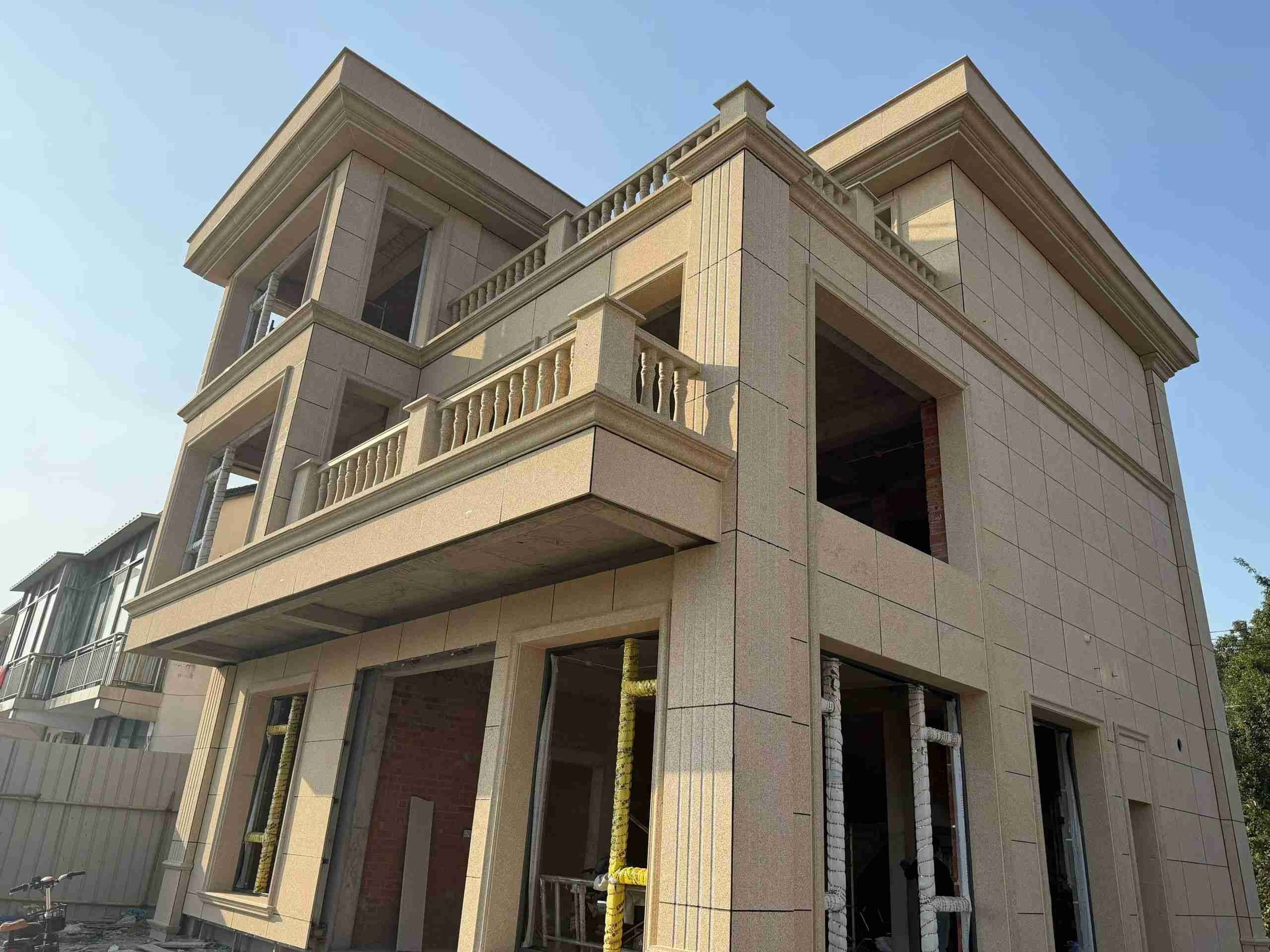 武汉 黄金麻花岗岩石材荔枝面外墙干挂效果展示