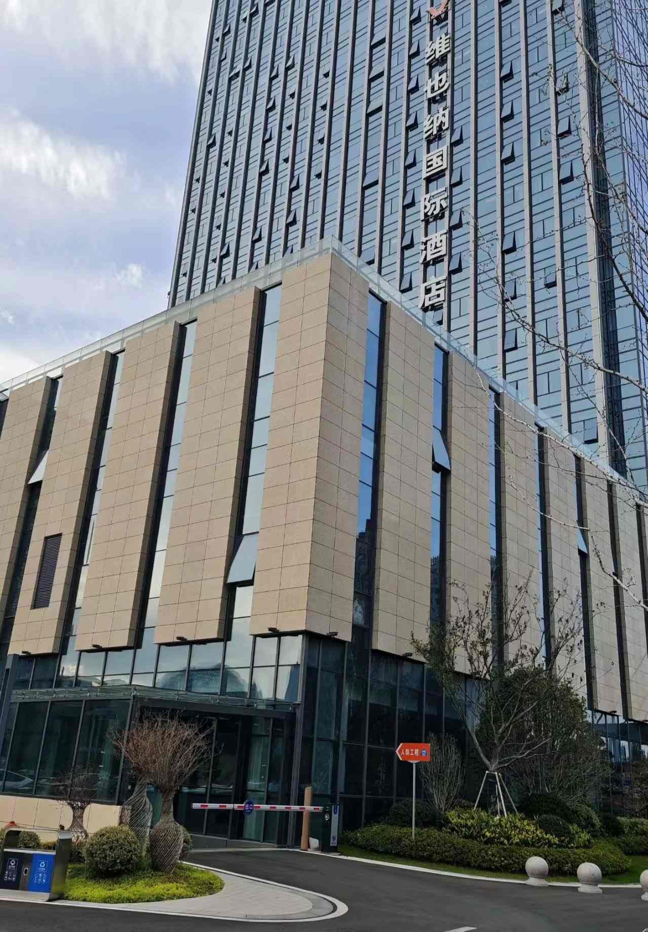 武汉 黄金麻花岗岩外墙干挂