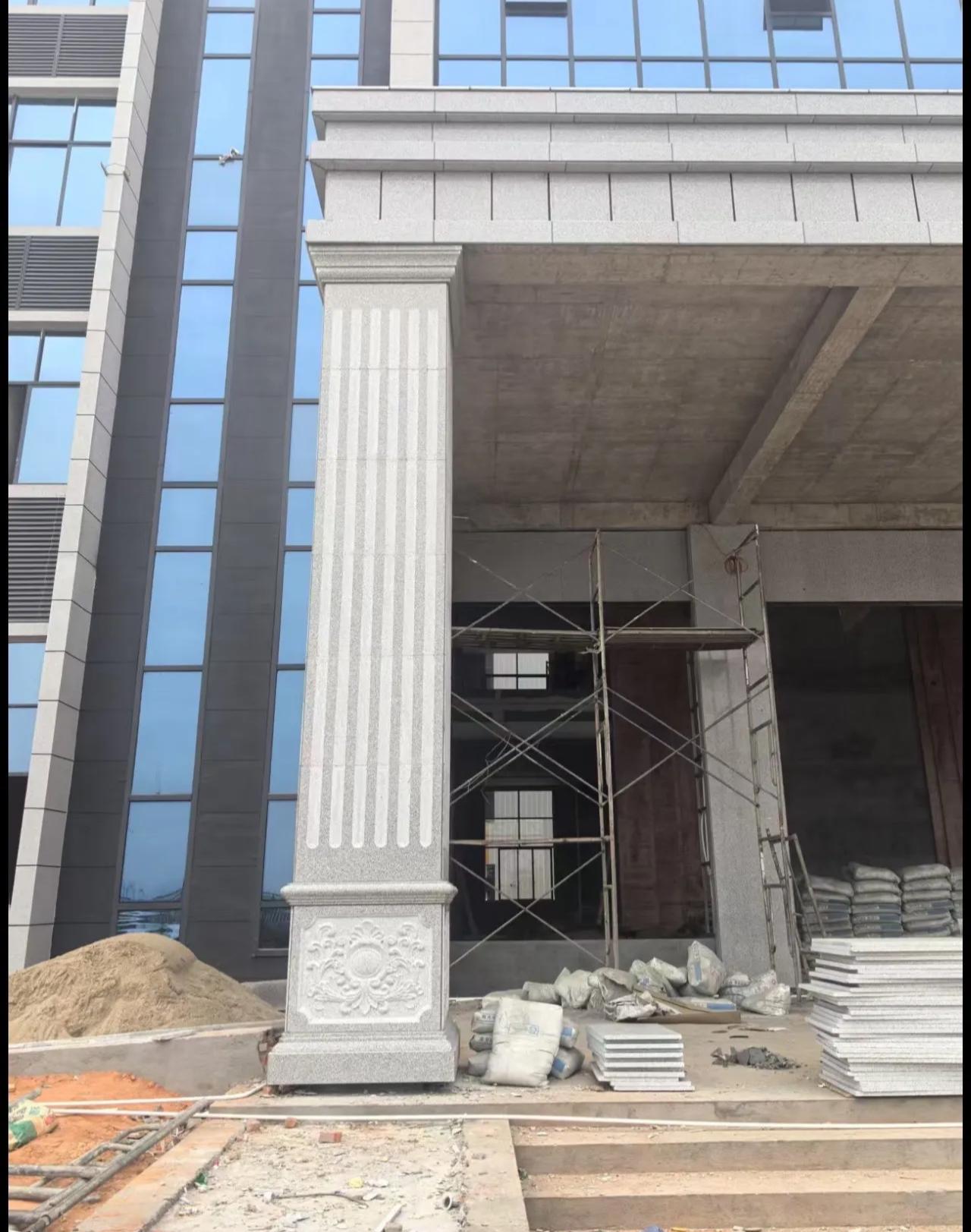 武汉 芝麻白光面花岗岩门楼大柱（罗马柱）配雕花底座