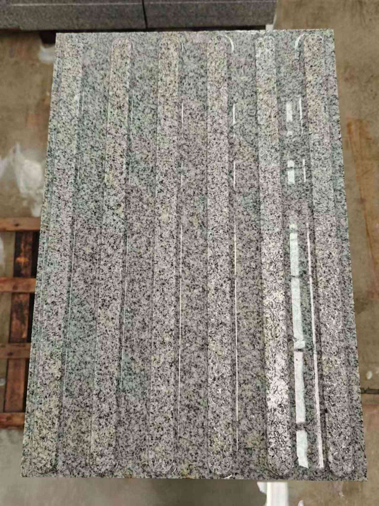 武汉 芝麻白花岗岩荔枝面雕刻盲道，盲条