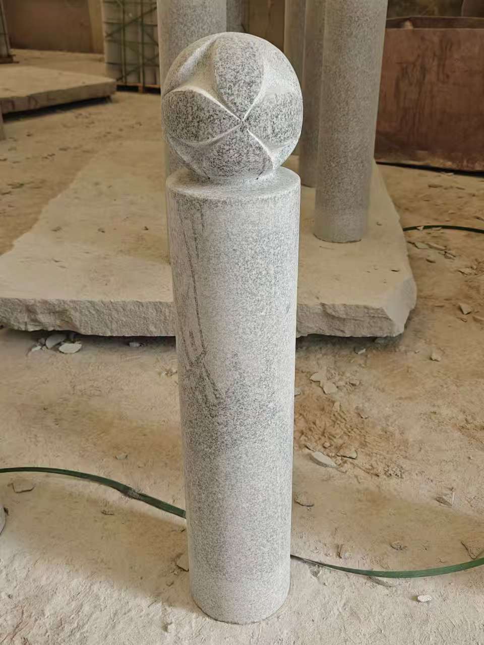 武汉 芝麻白花岗岩石材挡车石柱、停车柱、圆柱挡车柱、方柱挡车柱等