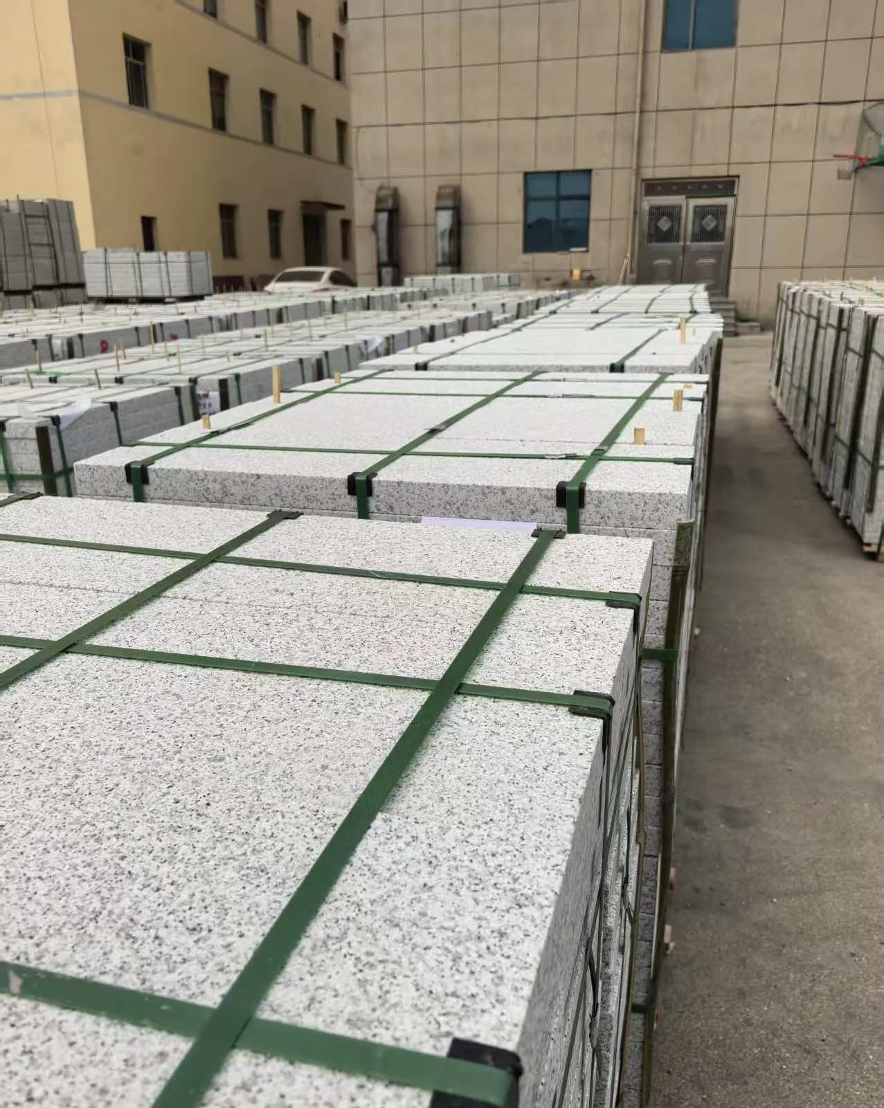 武汉 白麻花岗岩5.0公分荔枝面地铺石