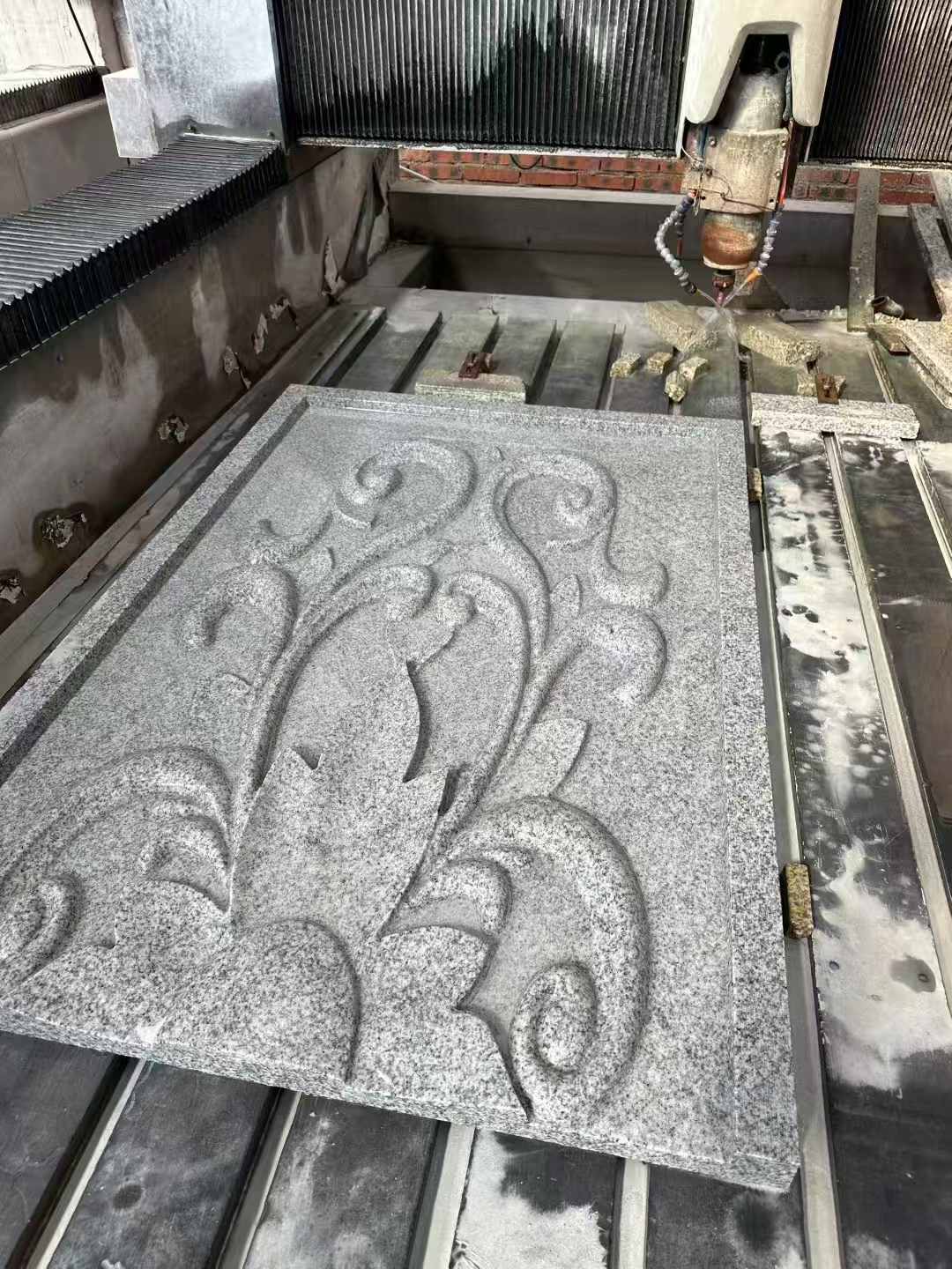 武汉 白麻别墅干挂雕花板