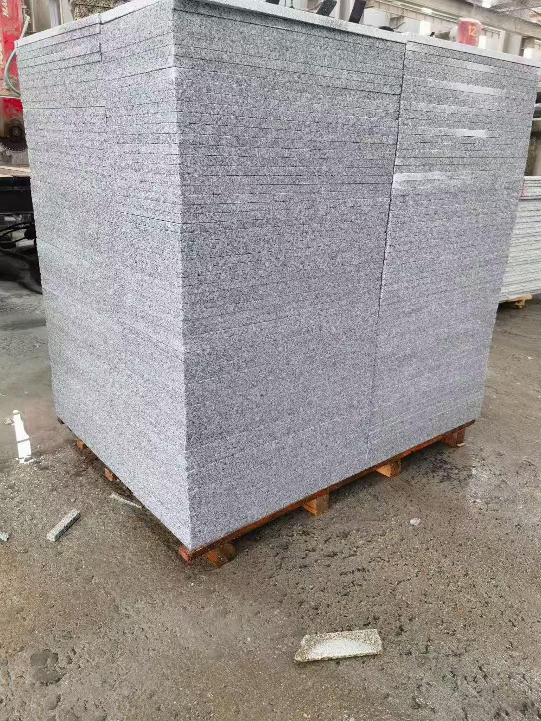 武汉 芝麻白火烧面1.8厚300*600地铺石，尺寸标准，厚薄均匀