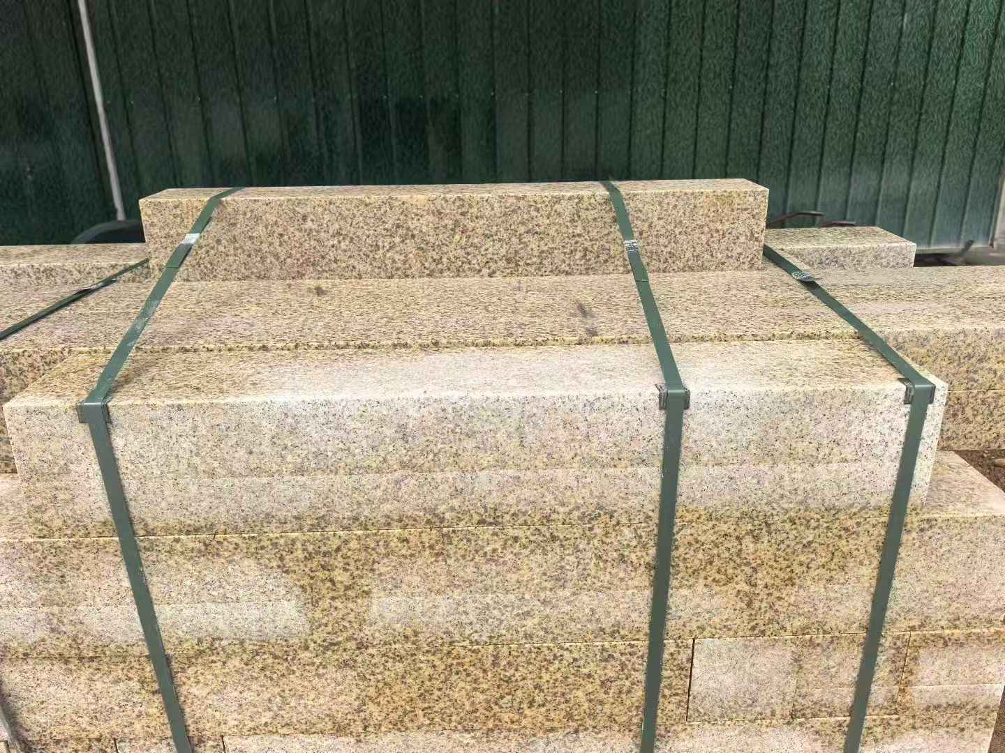 武汉 黄金麻花岗岩石材机切面栏杆料半成品