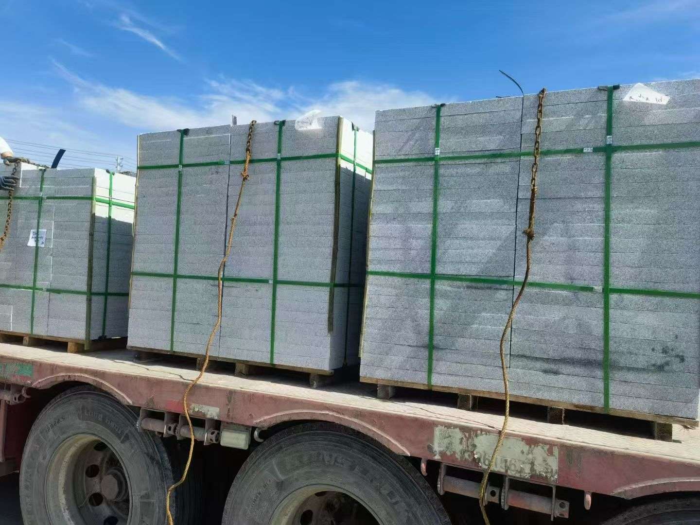 武汉 芝麻白花岗岩地铺石装车日常