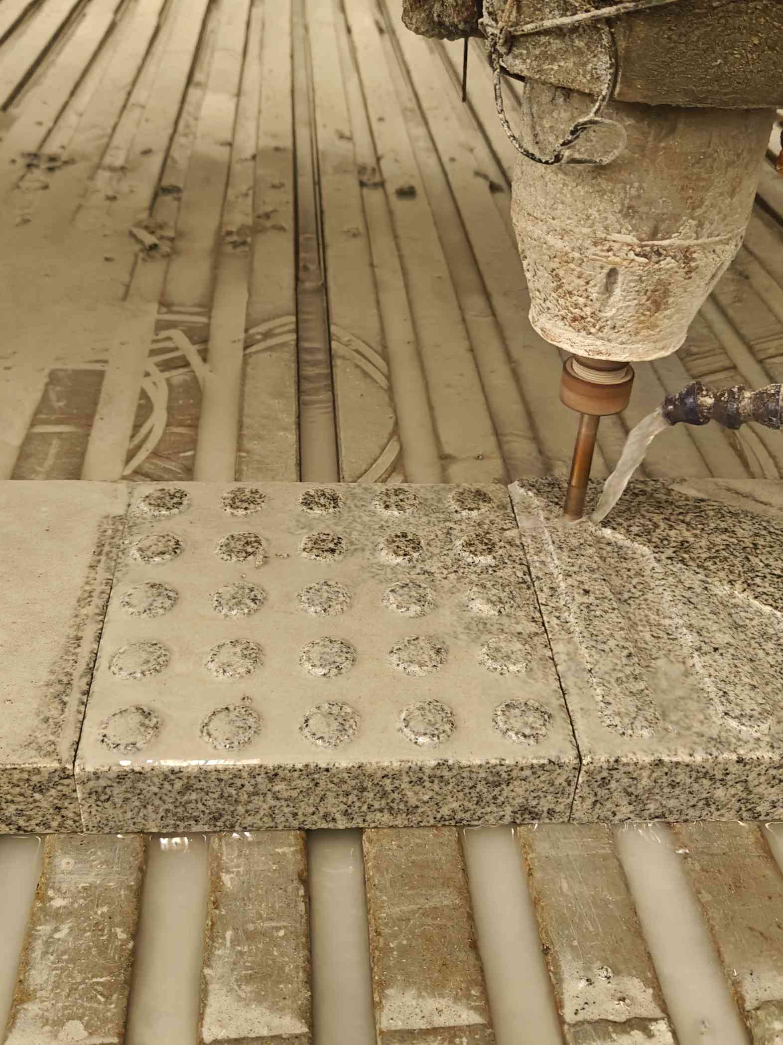 武汉 芝麻白花岗岩石材盲人石、盲道石、盲点石