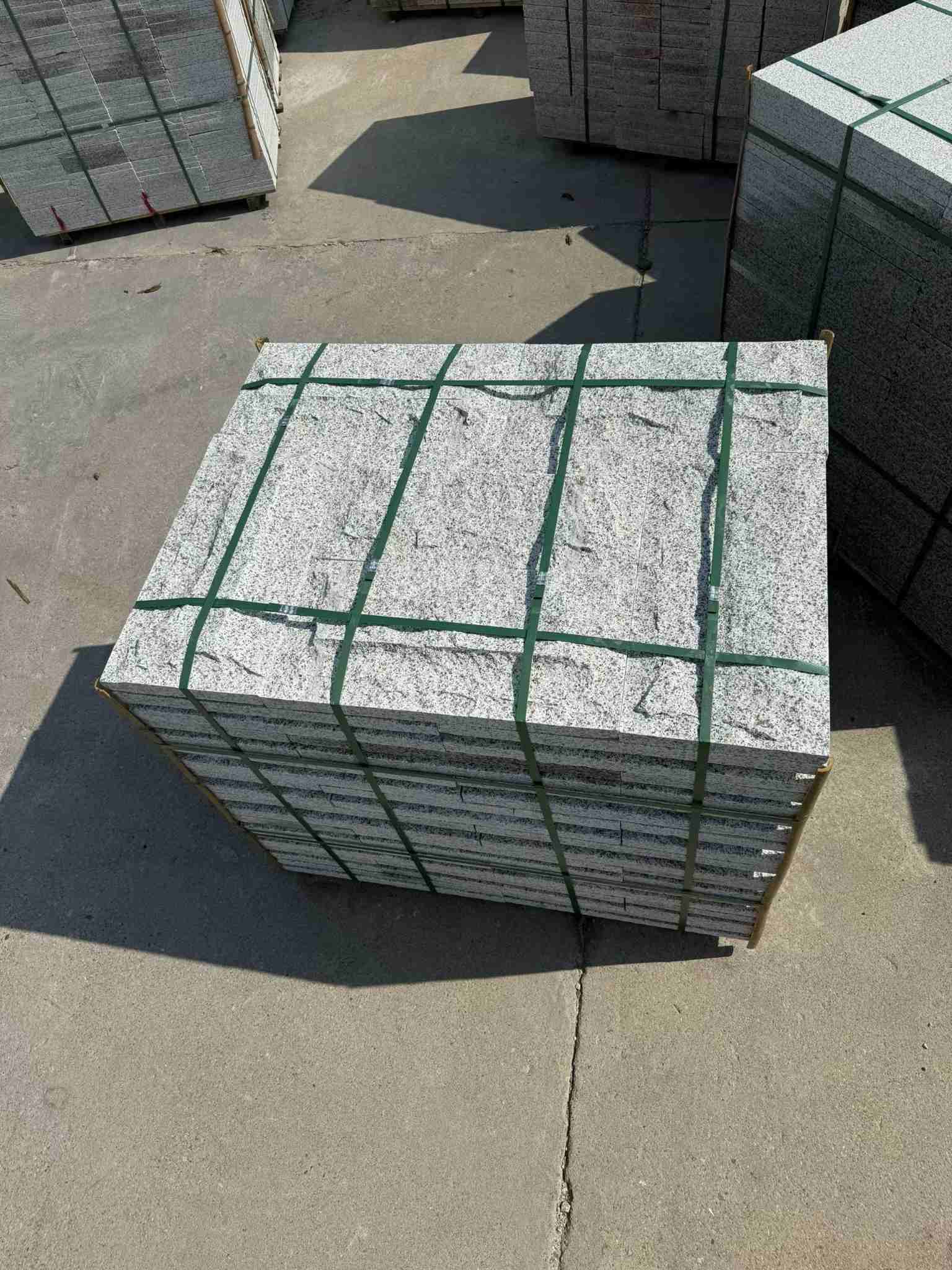 武汉 白麻花岗岩石材自然面蘑菇石成品