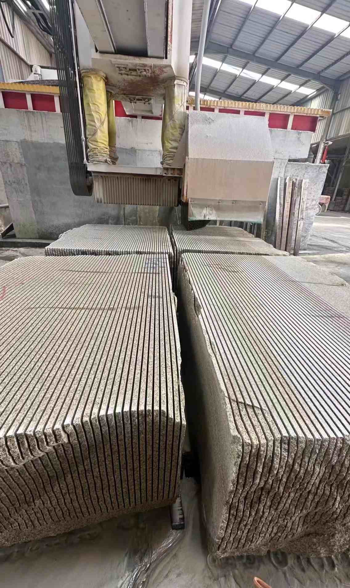 武汉 车间生产日常，黄金麻白麻花岗岩