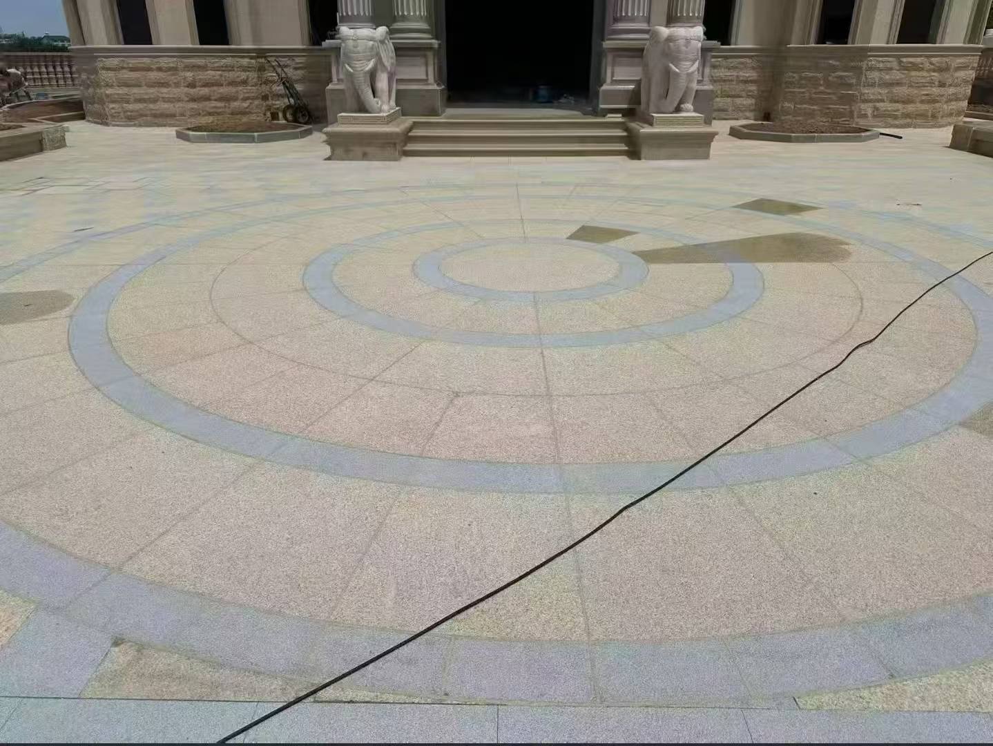 武汉 黄金麻芝麻灰花岗岩石材地铺拼接效果