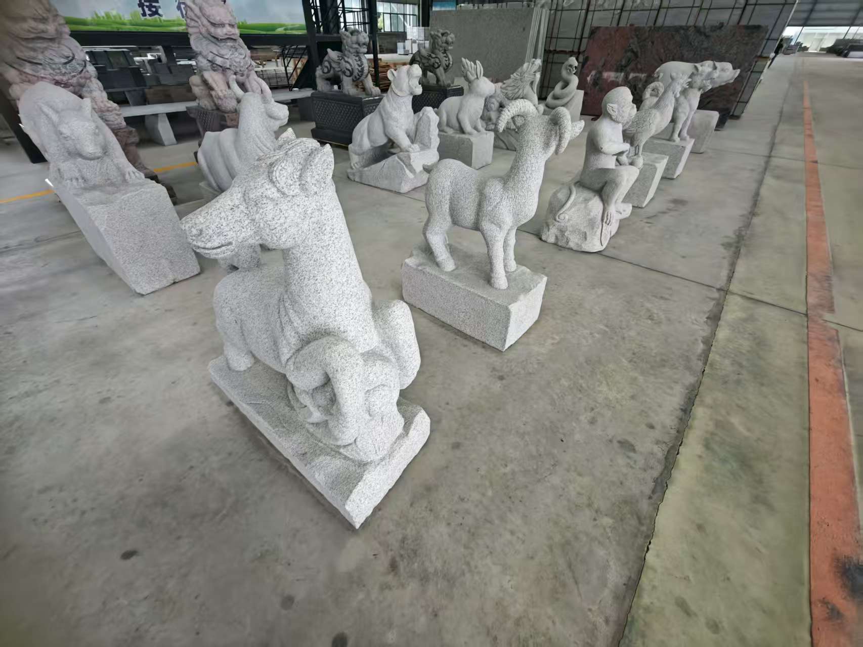 武汉 芝麻白花岗岩造型立体雕刻——十二生肖