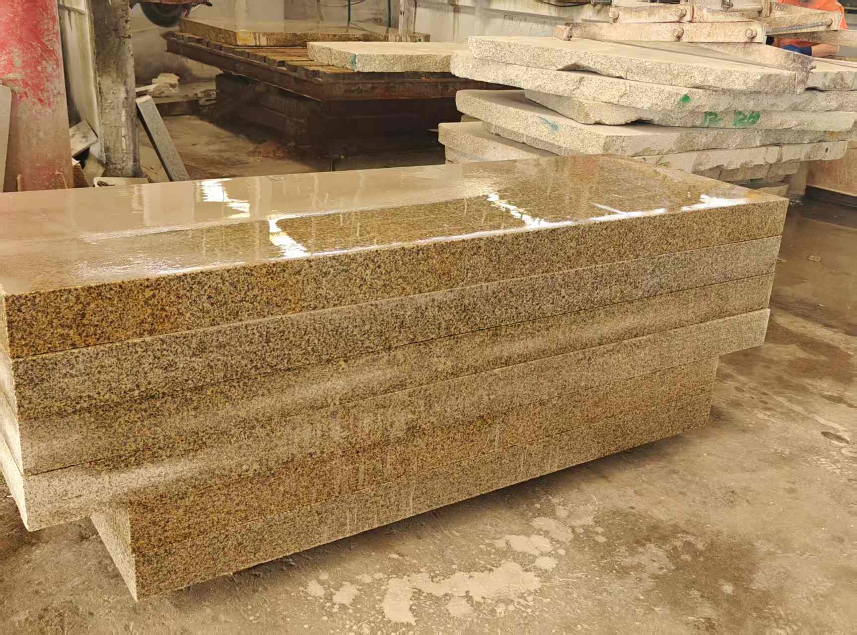 武汉 黄金麻栏杆料半成品加工中